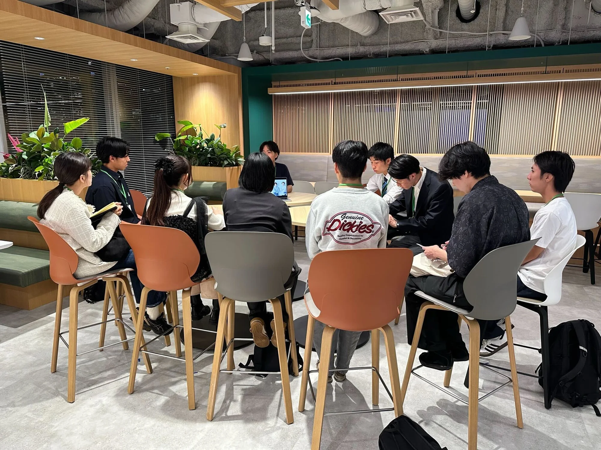 ブースでの対話風景